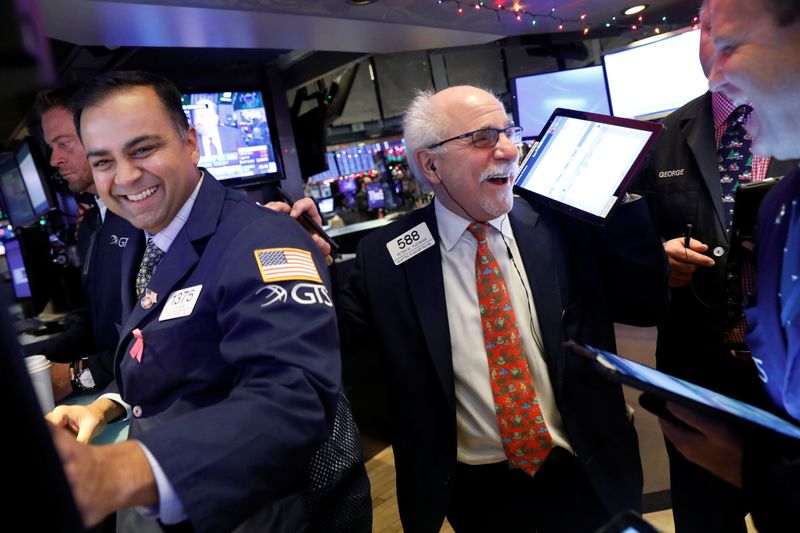 Otimismo comercial impulsiona Wall Street a níveis recordes