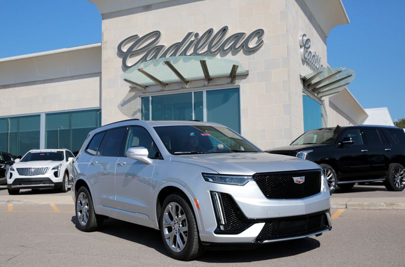 © Reuters. A Cadillac XT6 vehicle is seen at the La Fontaine Cadillac dealership in Highland, Michigan,