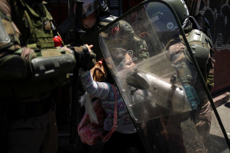 Polícia chilena anuncia reformas após alegações de abusos durante onda de protestos
