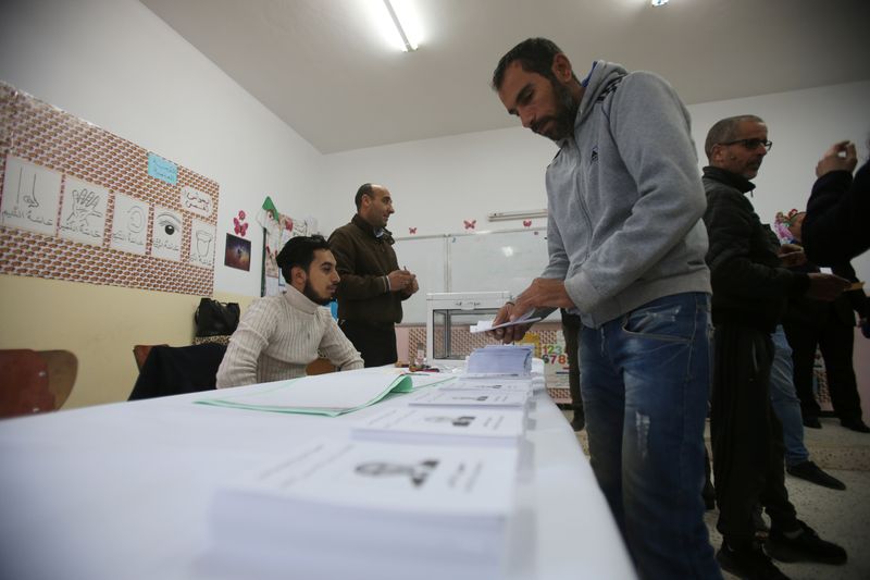 إغلاق مراكز الاقتراع بانتخابات الرئاسة الجزائرية