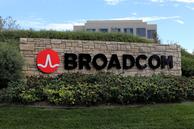 © Reuters. FILE PHOTO: A sign to the campus offices of chip maker Broadcom Ltd, who announced on Monday an unsolicited bid to buy peer Qualcomm Inc for $103 billion, is shown in Irvine, California