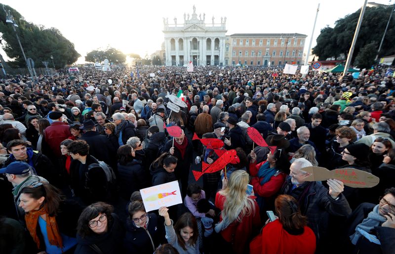 حركة معارضة لسالفيني تنظم احتجاجا حاشدا في روما