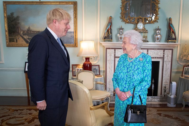 الملكة اليزابيث تحدد أجندة رئيس الوزراء جونسون يوم الخميس