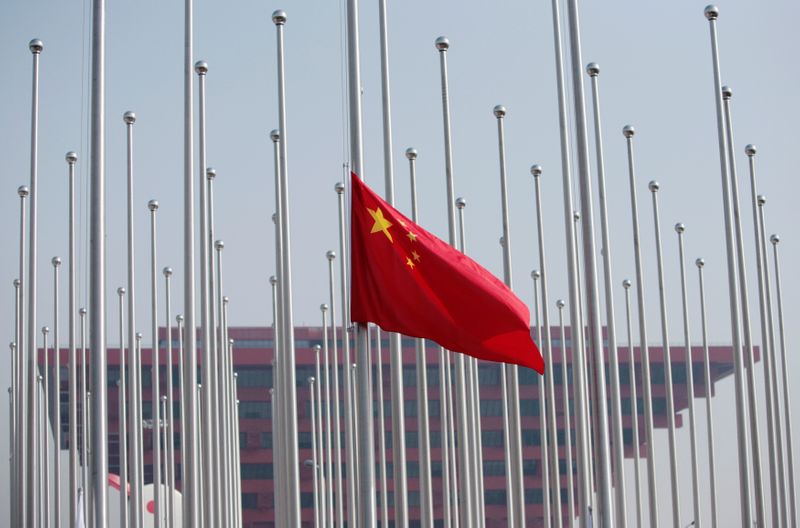 © Reuters. FILE PHOTO: The Chinese flag is raised in front of the China Pavilion during a flag raising ceremony at the Shanghai World Expo site in Shanghai