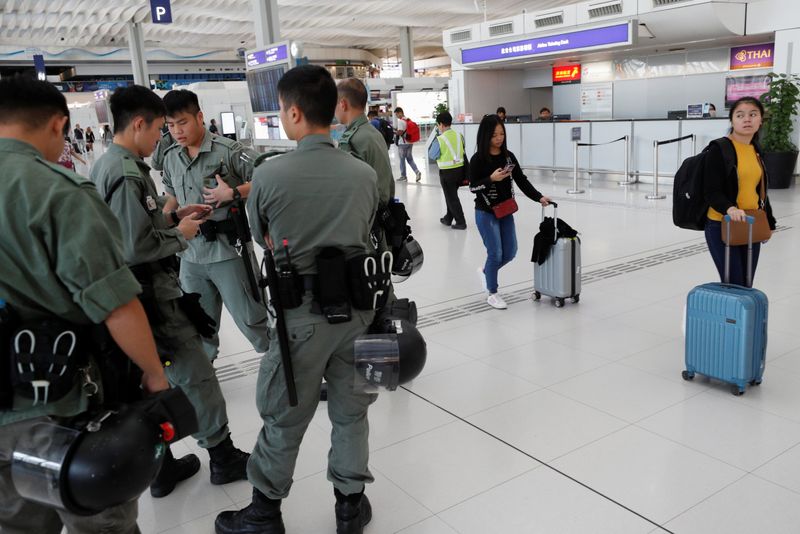 © Reuters. 香港国際空港、11月の旅客数が過去10年余りで最大の減少