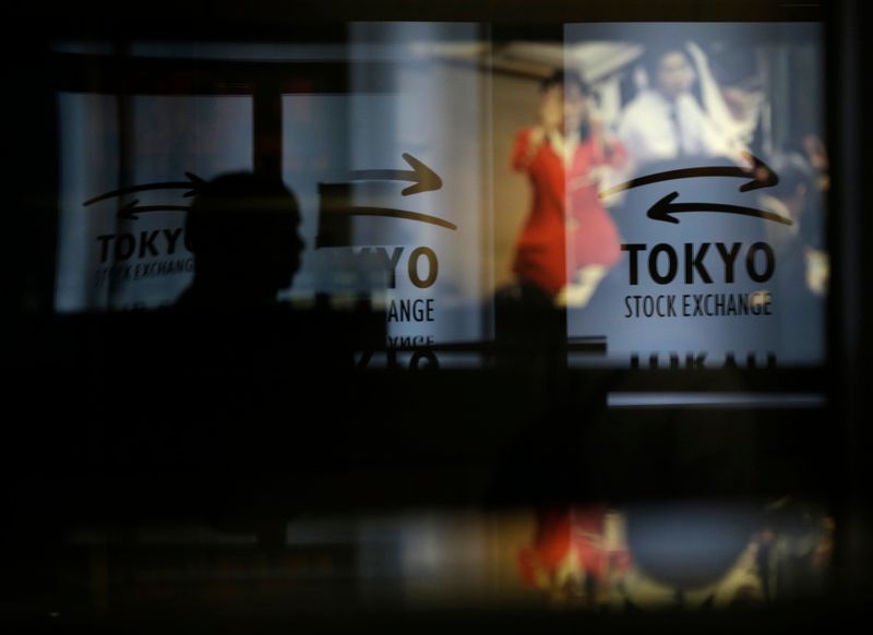 Nikkei в минусе из-за фиксации прибыли после ралли