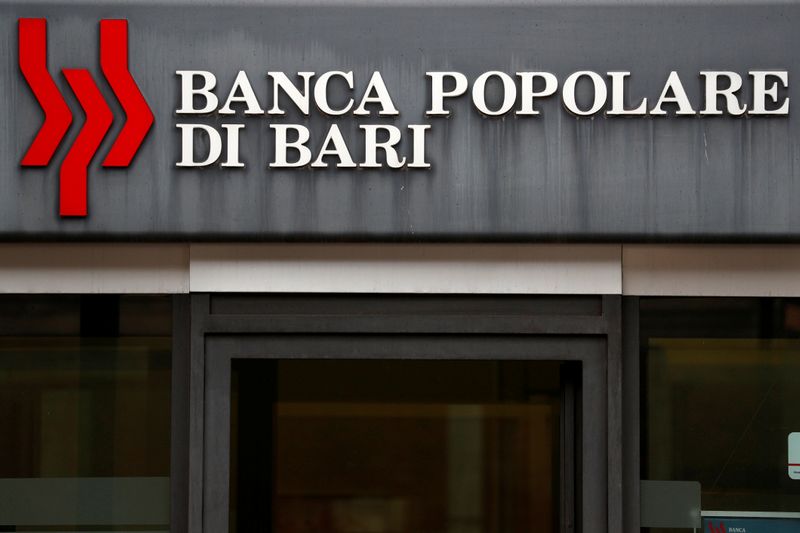 © Reuters. Il logo della Banca Popolare di Bari visto presso una filiale di Roma, Italia.