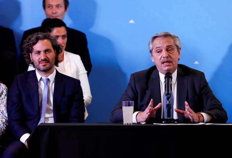 © Reuters. FILE PHOTO: Argentina's President-elect Alberto Fernandez announces his Cabinet next to Argentina's incoming Cabinet Chief, Santiago Cafiero, ahead of taking office, in Buenos Aires