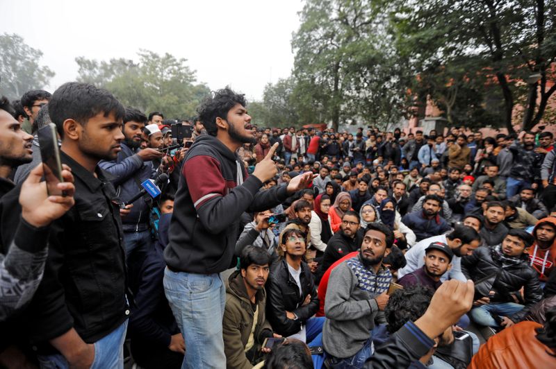 インド国籍法で抗議活動が大学でも拡大