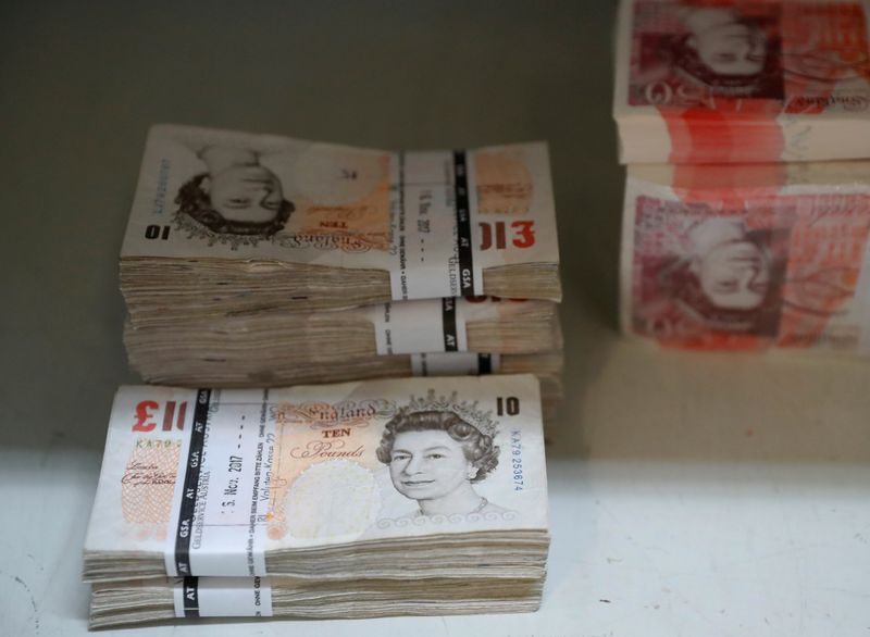 © Reuters. Wads of British Pound Sterling banknotes are stacked in piles at the Money Service Austria company's headquarters in Vienna