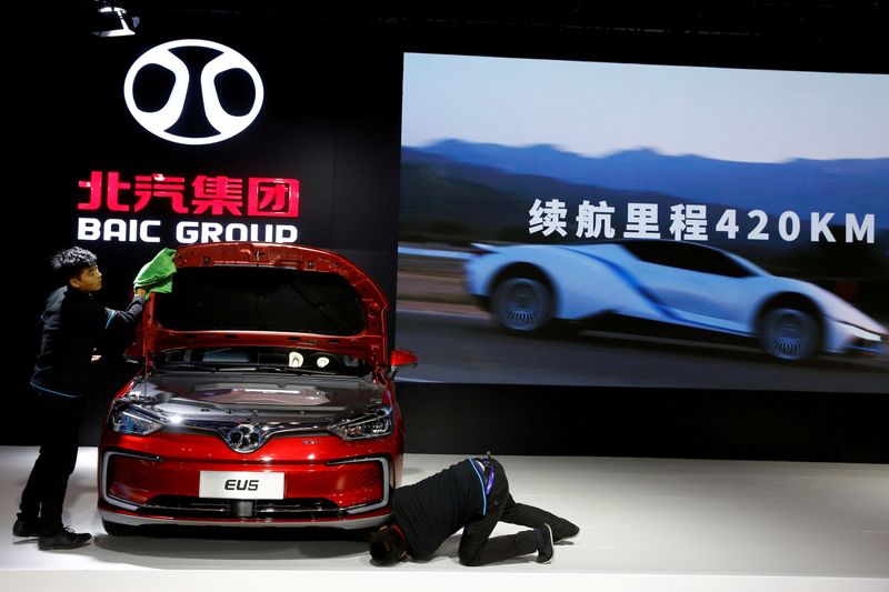 © Reuters. FILE PHOTO: BAIC Group automobile maker at the IEEV New Energy Vehicles Exhibition in Beijing