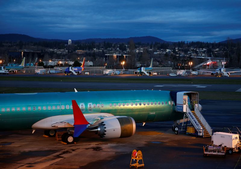 © Reuters. Boeing 737 Max aircraft sit on the tarmac at the Renton Municipal Airport in Renton