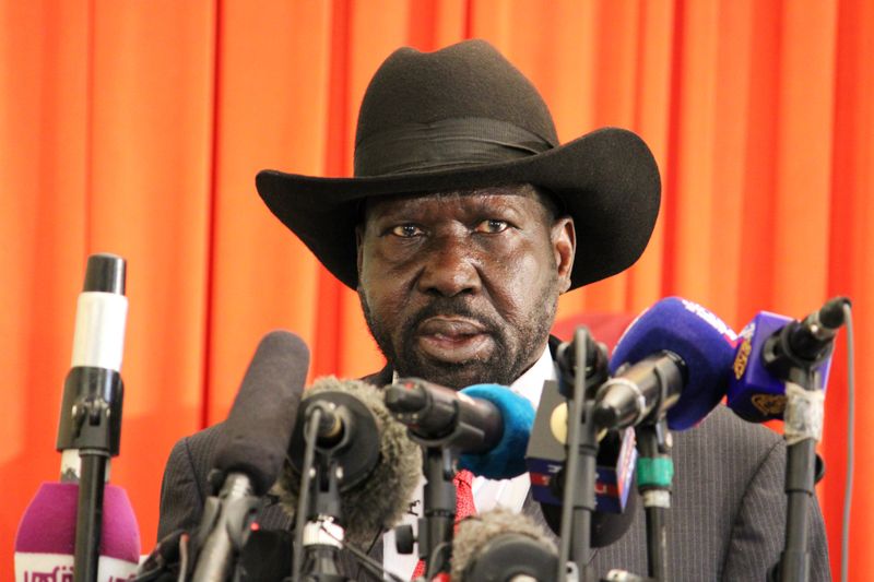 © Reuters. رئيس جنوب السودان يعلن الاتفاق مع زعيم المتمردين السابق على تشكيل حكومة وحدة
