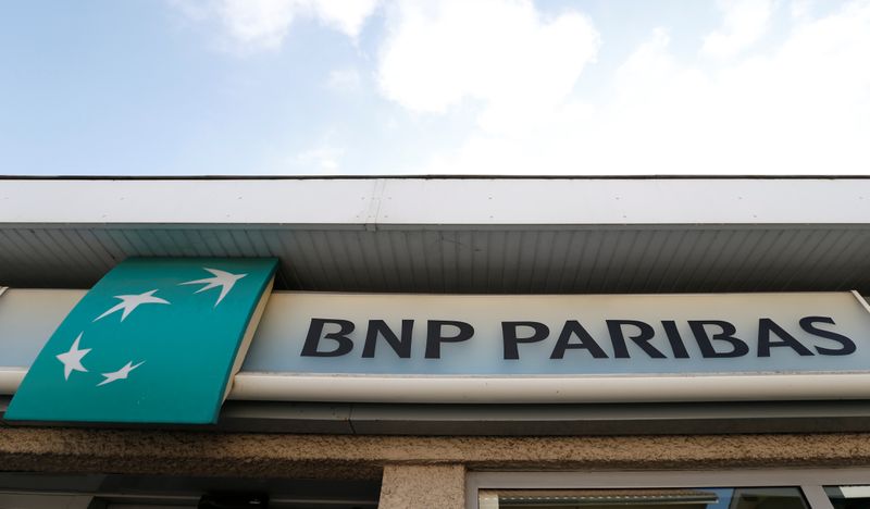 © Reuters. BNP Paribas logo is seen outside a bank office in Bordeaux