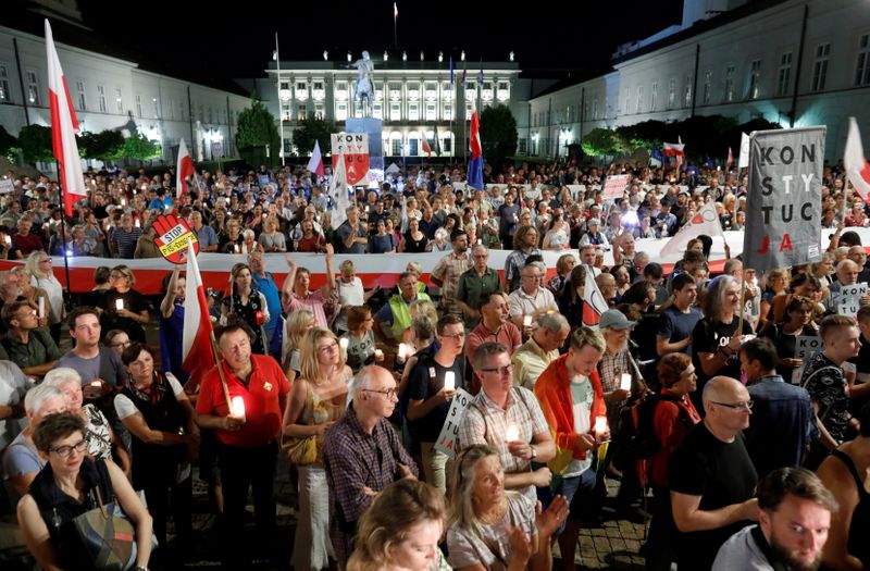 Polonia podría salir de la UE por el choque con reforma judicial