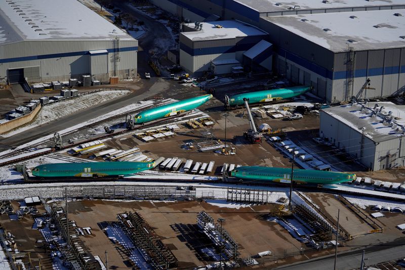 © Reuters. FILE PHOTO: Airplane fuselages bound for Boeing's 737 Max production facility await shipment on rail sidings at their top supplier, Spirit AeroSystems Holdings Inc, in Wichita