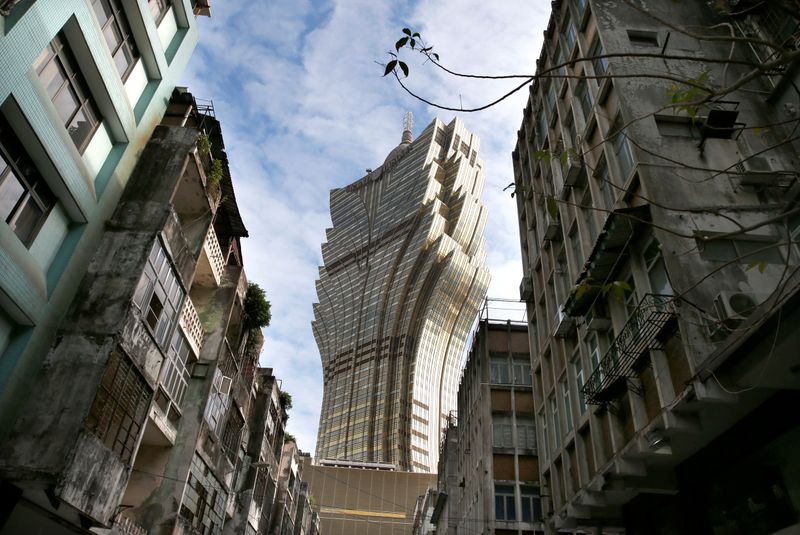 © Reuters. The Grand Lisboa hotel is seen near old apartment blocks in Macau