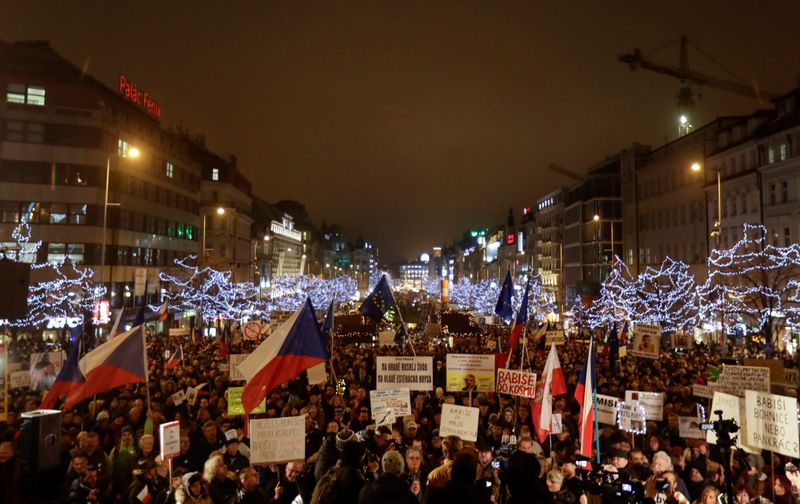 التشيكيون يطالبون باستقالة رئيس الوزراء الملياردير