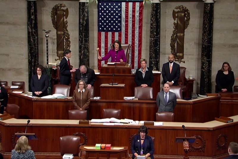 Câmara dos Deputados dos EUA inicia debate de acusações de impeachment contra Trump