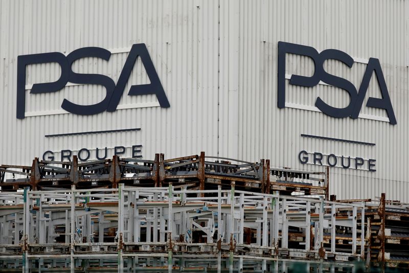 © Reuters. FILE PHOTO: The logo of PSA Peugeot Citroen is seen at the company's plant in Poissy, near Paris