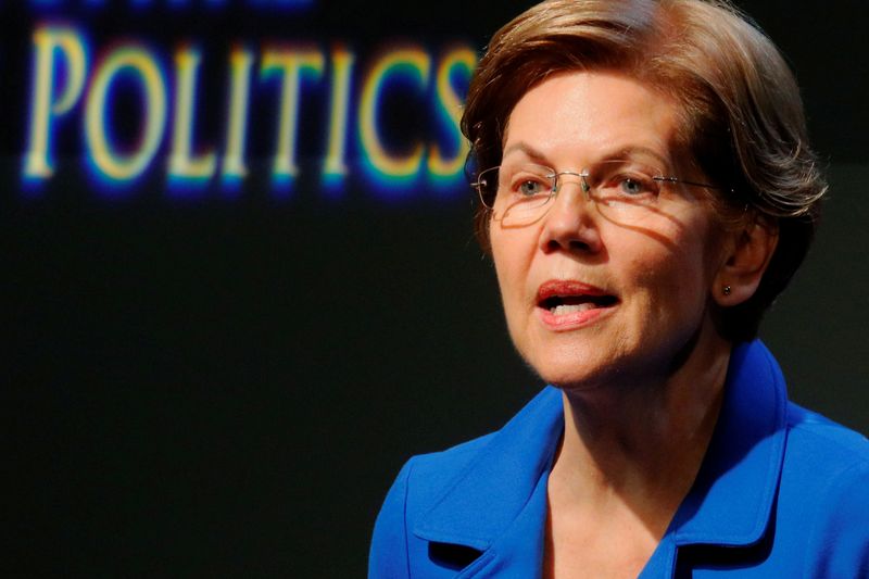 © Reuters. FILE PHOTO: Democratic 2020 U.S. presidential candidate Warren delivers a campaign economic speech in Manchester