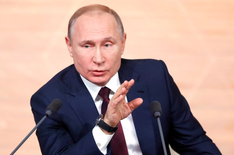 © Reuters. الرئيس الروسي يتوقع أن ينجو ترامب من عملية المساءلة