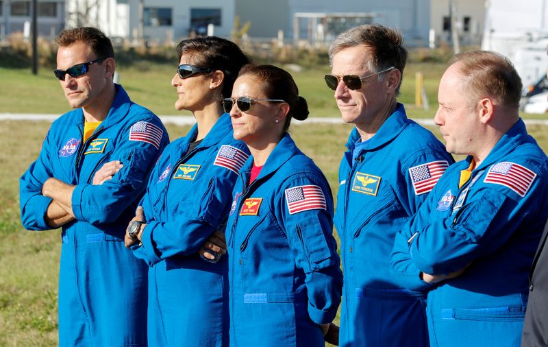 © Reuters. Astronauts Josh Cassada, Suni Williams, Nicole Mann, Chris Ferguson and Mike Fincke stand together at a briefing at the Kennedy Space Center in Cape Canaveral