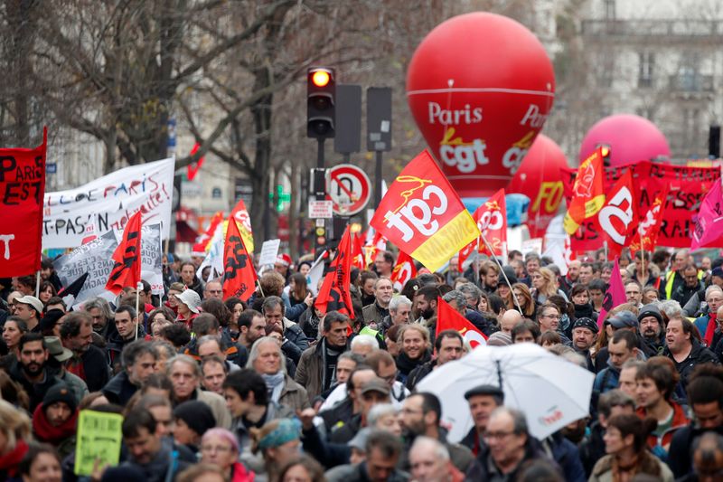 仏年金改革巡る抗議行動が越年、労組と政府の協議不調で