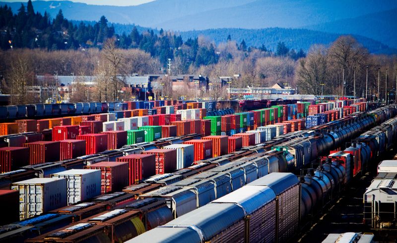 © Reuters. FILE PHOTO: The Canadian Pacific railyard is pictured in Port Coquitlam.