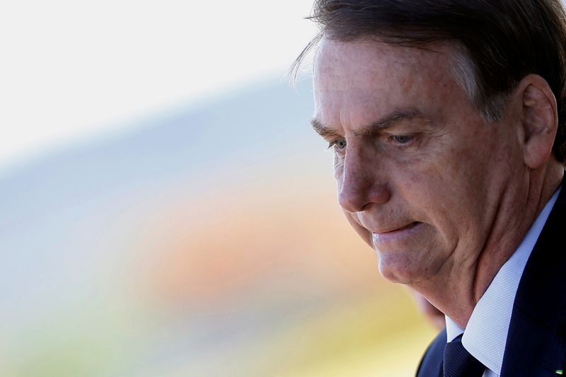 Irritado com perguntas sobre investigação de Flávio, Bolsonaro ataca jornalistas