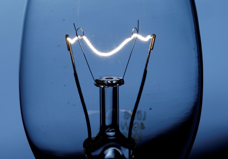 © Reuters. Illustration picture of the filament of an incandescent light bulb