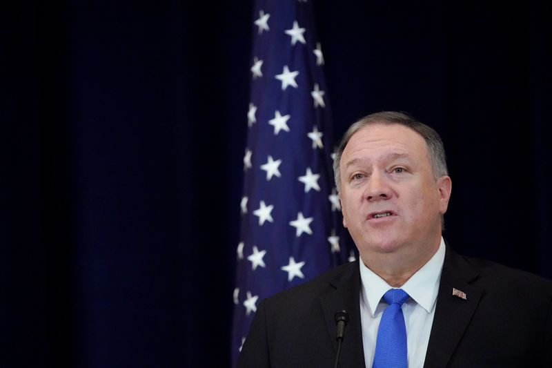 © Reuters. FILE PHOTO:  U.S. Secretary of State Pompeo delivers remarks on human rights in Iran at the State Department in Washington