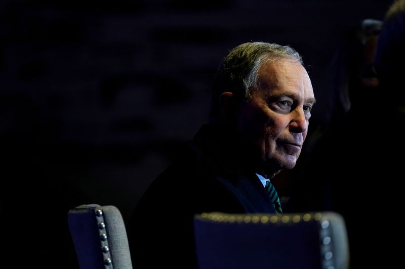© Reuters. FILE PHOTO: Democratic U.S. presidential candidate Michael Bloomberg speaks about his gun policy agenda during a visit to Aurora