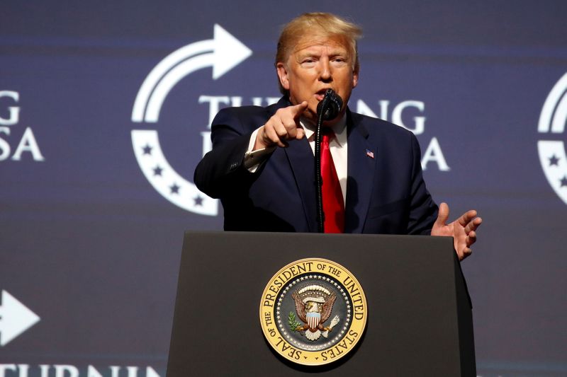 © Reuters. U.S. President Trump delivers remarks at the Palm Beach County Convention Center in West Palm Beach