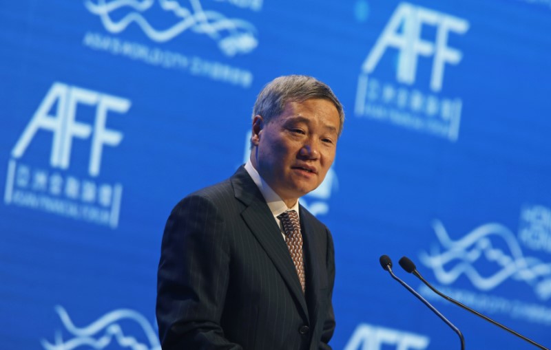 © Reuters. FILE PHOTO: Xiao addresses the Asian Financial Forum in Hong Kong