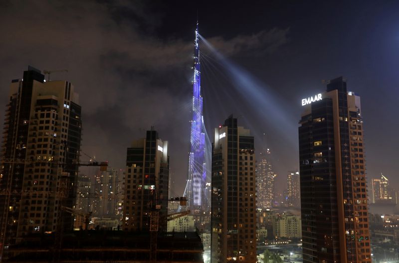 © Reuters. FILE PHOTO: The Burj Khalifa is lit up during New Year celebrations in Dubai