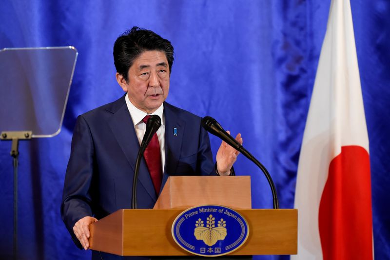 رئيس وزراء اليابان يطلب من كوريا الجنوبية اتخاذ خطوات لحل الخلاف الثنائي