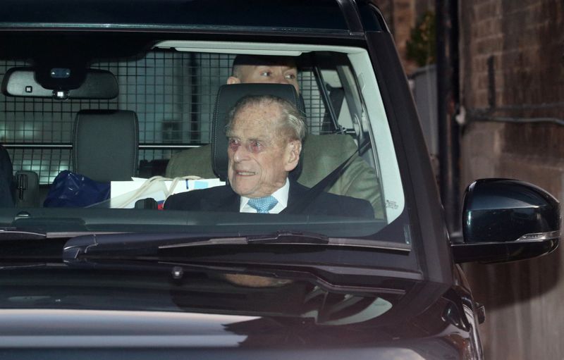 Príncipe Philip deixa hospital a tempo do Natal