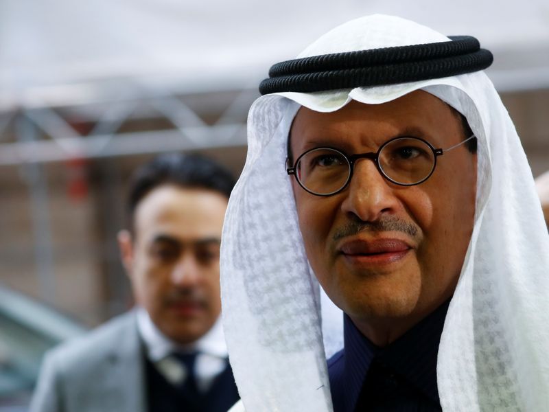 © Reuters. FILE PHOTO:  Saudi Arabia's Minister of Energy Prince Abdulaziz bin Salman Al-Saud arrives at the OPEC headquarters in Vienna