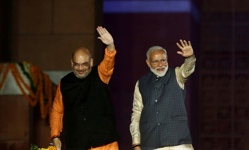 © Reuters. FILE PHOTO: Indian Prime Minister Narendra Modi and Bharatiya Janata Party (BJP) President Amit Shah wave towards their supporters after the election results at party headquarter in New Delhi