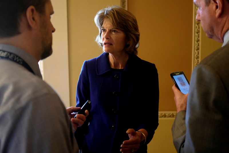 © Reuters. FILE PHOTO: U.S. Senator Lisa Murkowski (R-AK) speaks with reporters off the Senate floor in Washington