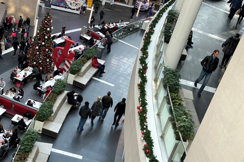 Récord de ventas online impulsa temporada de compras navideñas en EEUU, según un informe