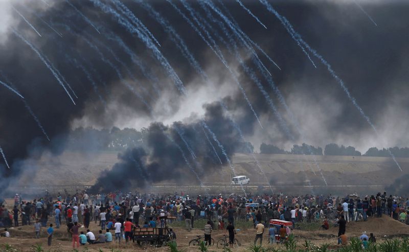 الفلسطينيون في غزة يقلصون الاحتجاجات على الحدود مع إسرائيل