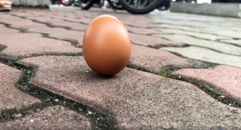 La prueba del huevo parado se hace viral a medida que un eclipse cruza Asia