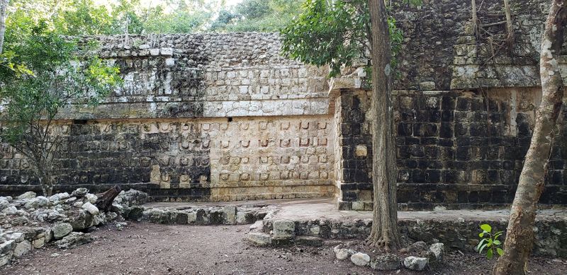 Arqueólogos descobrem antigo palácio Maia no leste do México