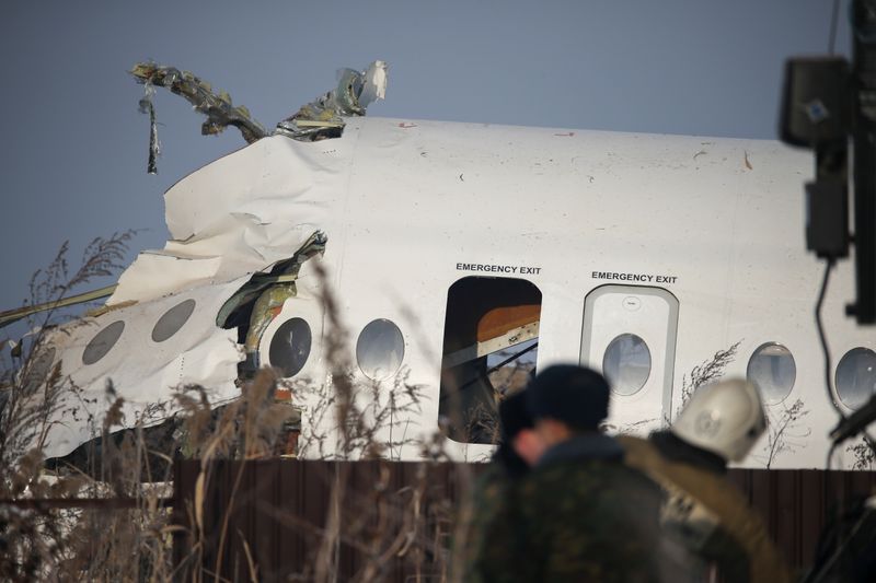 © Reuters. مقتل 15 على الأقل في سقوط طائرة ركاب بقازاخستان
