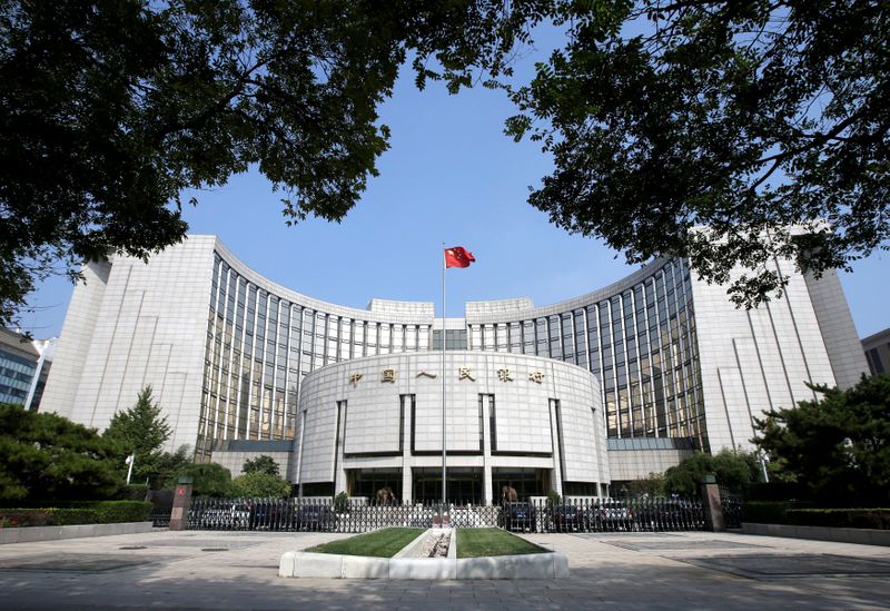 © Reuters. FILE PHOTO: Headquarters of the PBOC, the central bank, is pictured in Beijing