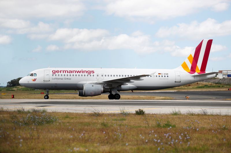 Lufthansa's Germanwings fails in bid to avert cabin crew strike