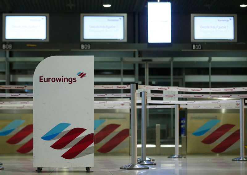 © Reuters. Logo of Eurowings is pictured at the Cologne-Bonn airport during a strike of cabin crew employees of German airline Germanwings
