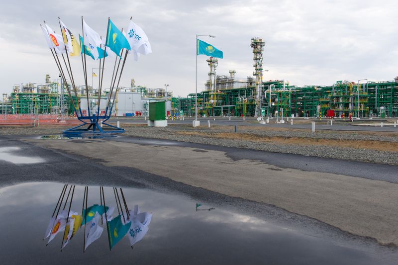 ПРОГНОЗ 2020-Казахстан делает ставку на нефть, сдерживая переработку